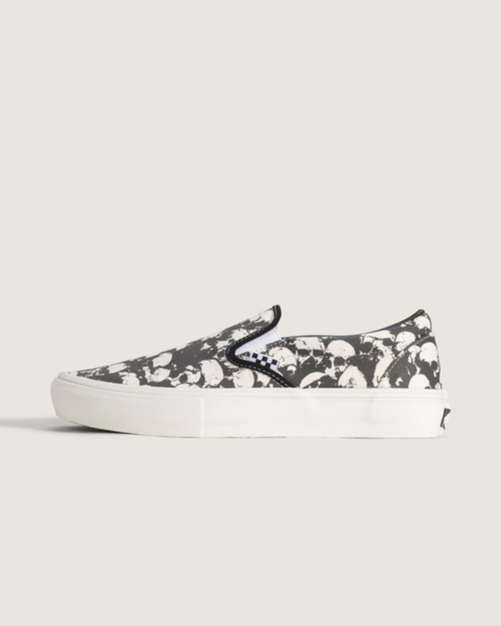 Skate Slip-On Shoe in Black / White | Vans discount