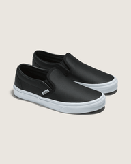 Classic Slip-On Shoe in Black | Vans online