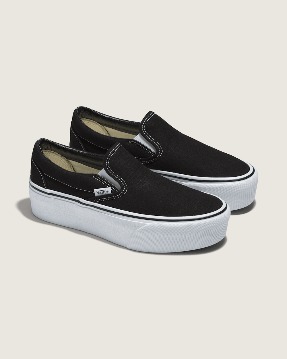Classic Slip-On Platform Shoe in Black / True White | Vans outlet