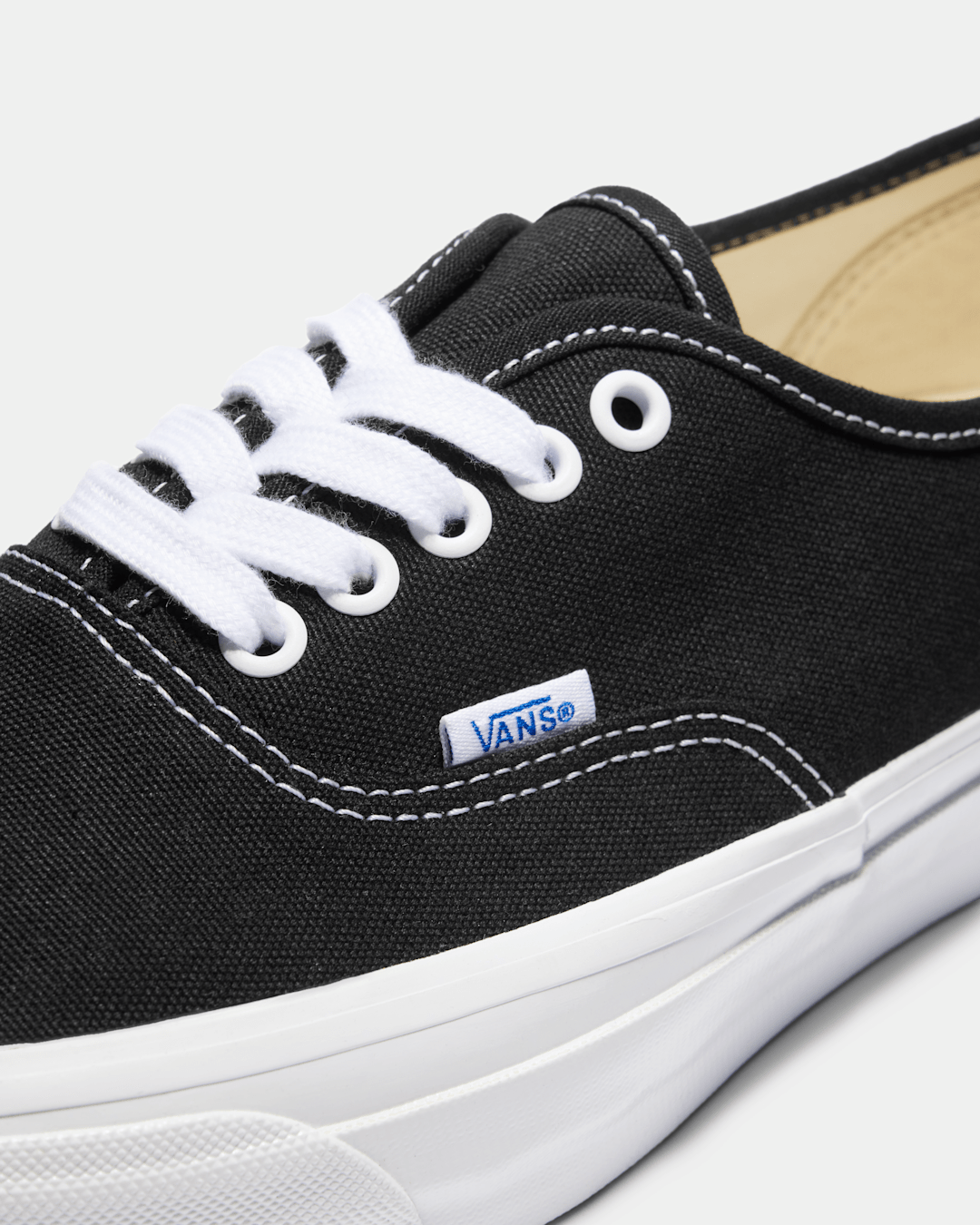 Premium Authentic Shoe in Black / White | Vans online