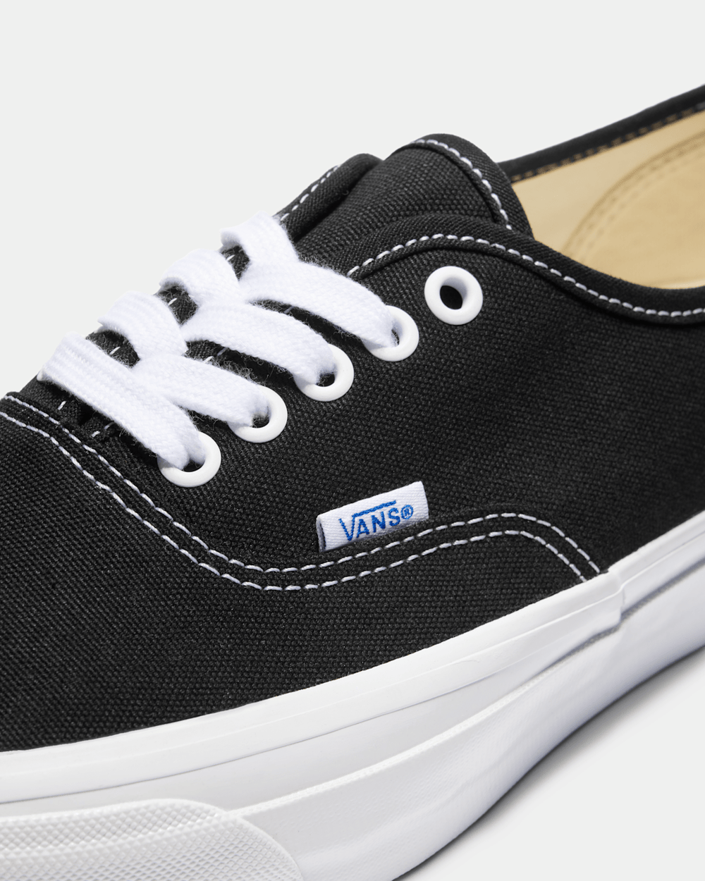 Premium Authentic Shoe in Black / White | Vans online