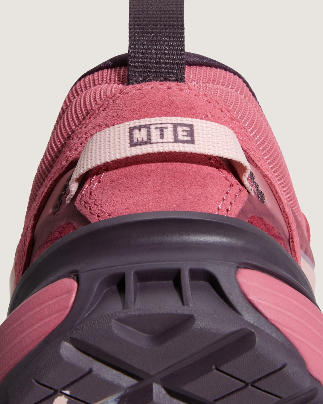 Crosspath XC Shoe in Mauvewood Pink | Vans on sale
