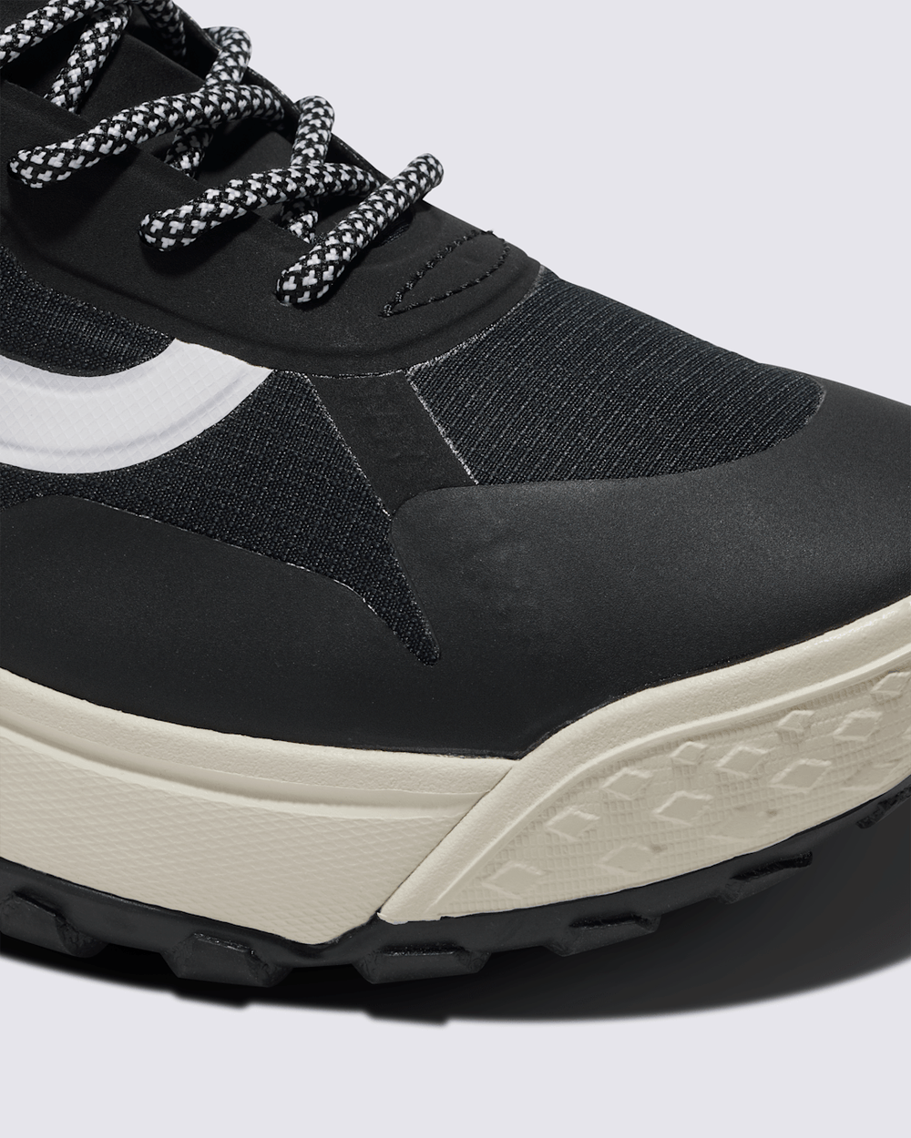 Crosspath Mid Shoe in Black / White | Vans on sale
