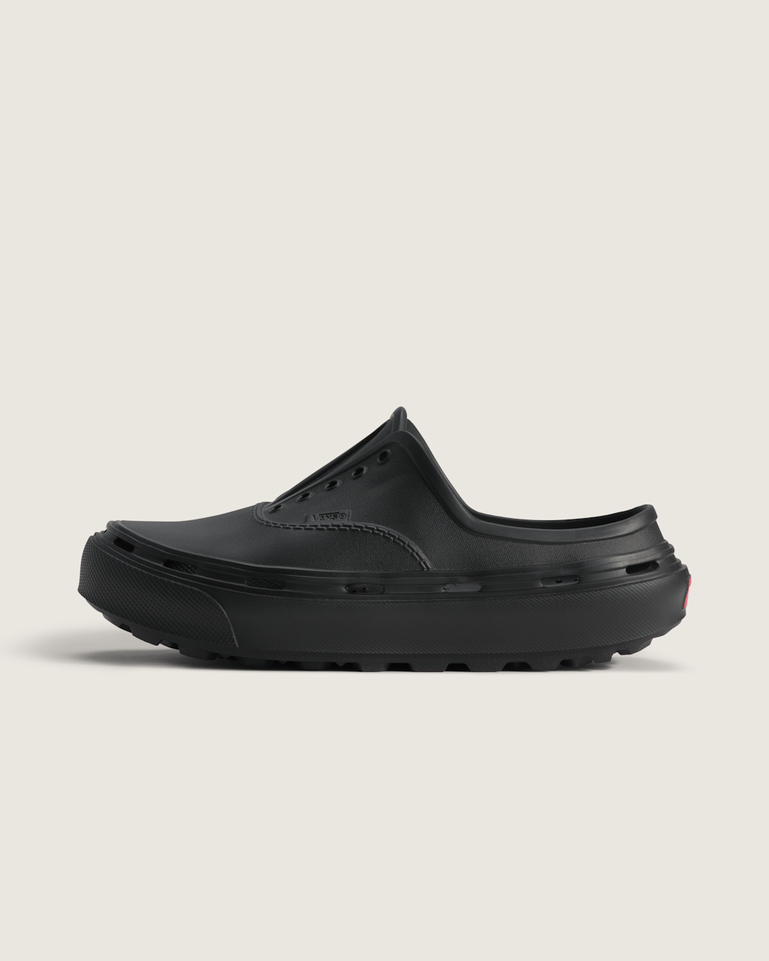 Authentic Foam Mule in Black | Vans outlet