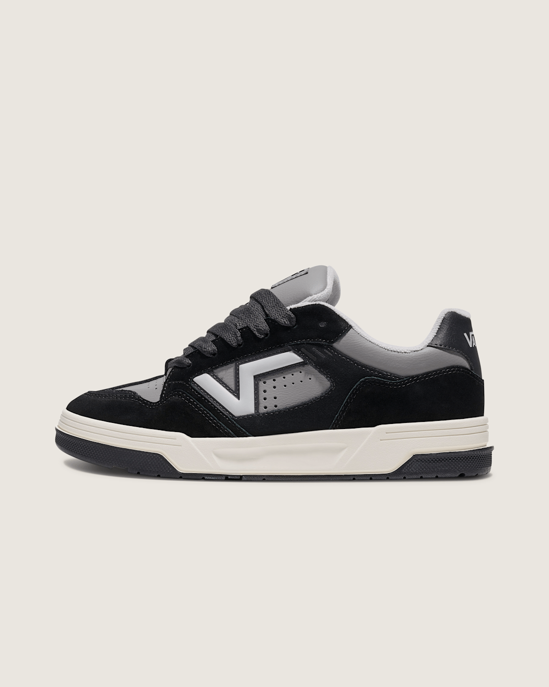 Upland Shoe in Black / Grey | Vans outlet