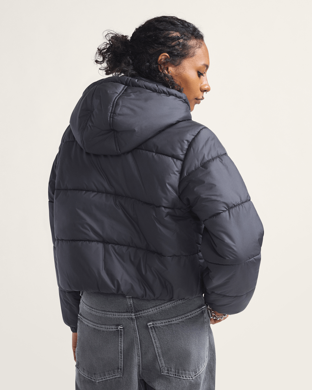 Hillgate Cropped Puffer Jacket in Black | Vans sale