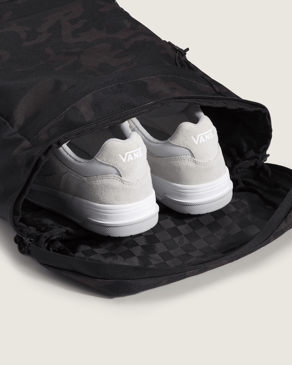 Omit Backpack in Camo Black | Vans outlet