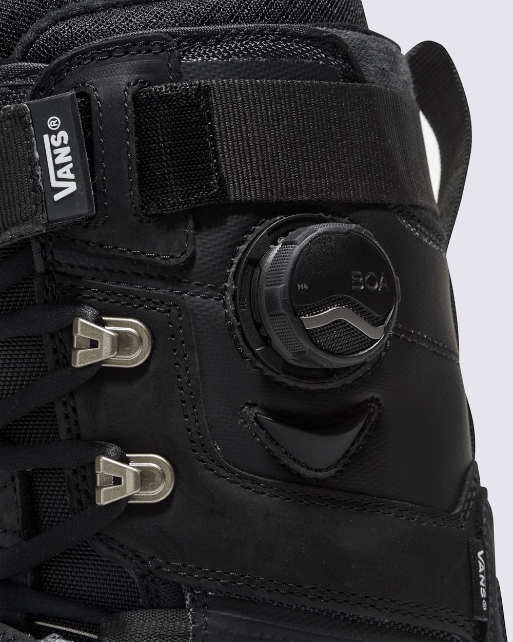 Infuse Gum Snowboard Boot in Gum Black / White | Vans sale
