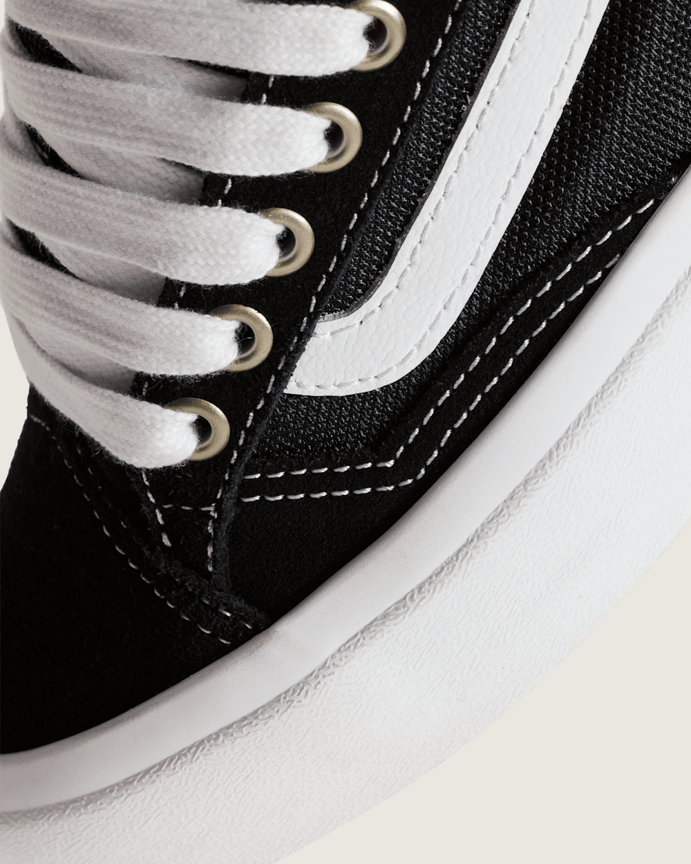 Skate Old Skool 36+ Shoe in Black / White | Vans online