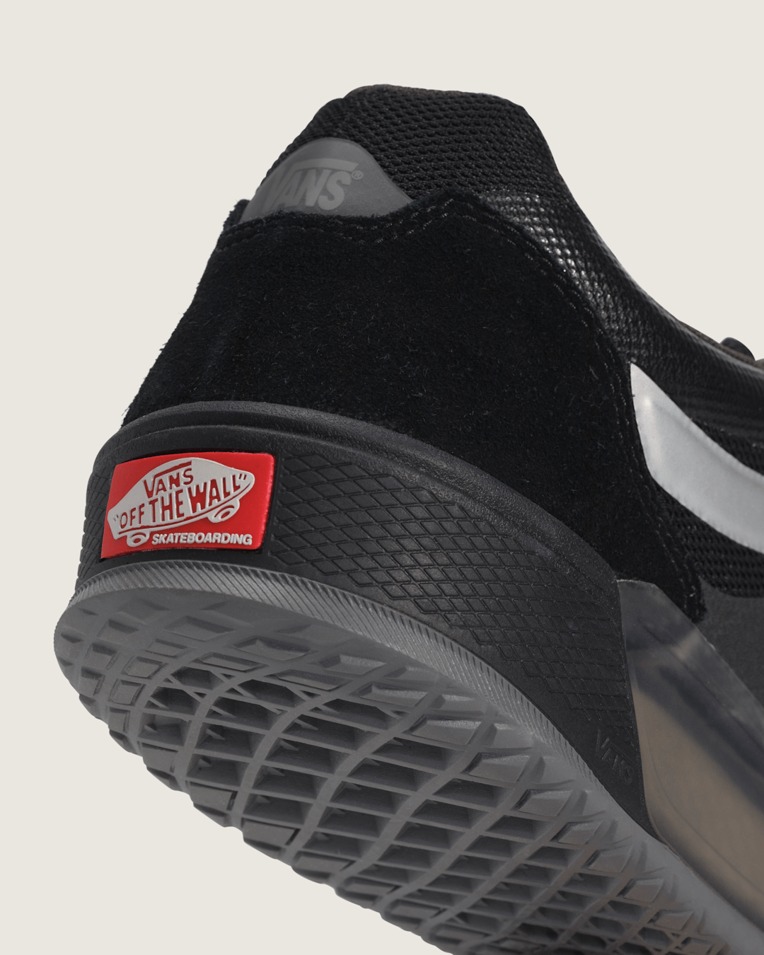 Skate AVE 2.0 Shoe in Black | Vans online
