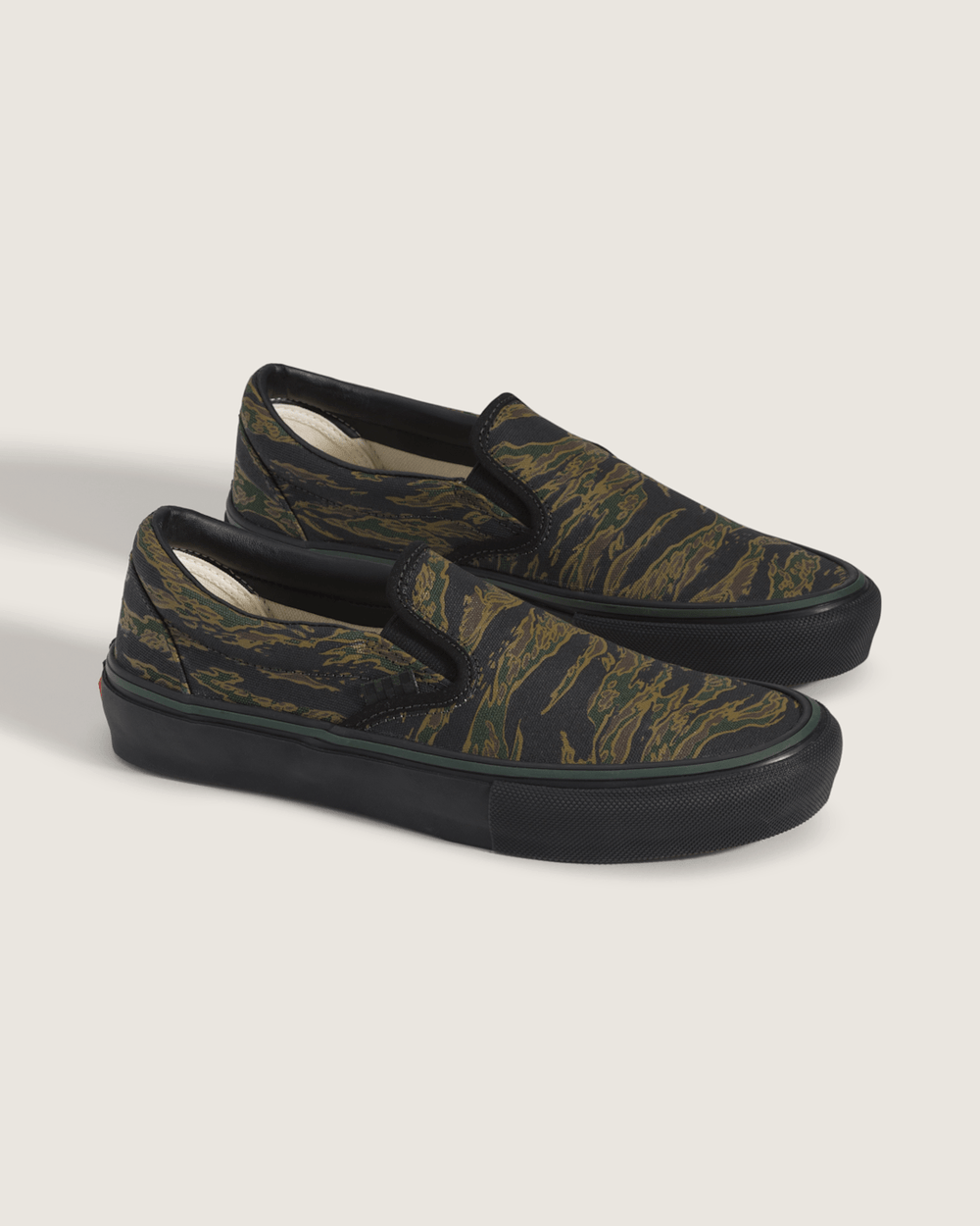 Skate Slip-On Shoe in Camo Green / Black | Vans outlet