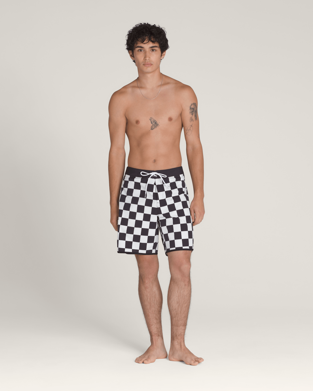Everride Scalloped 18'' Boardshorts in Black / White | Vans sale