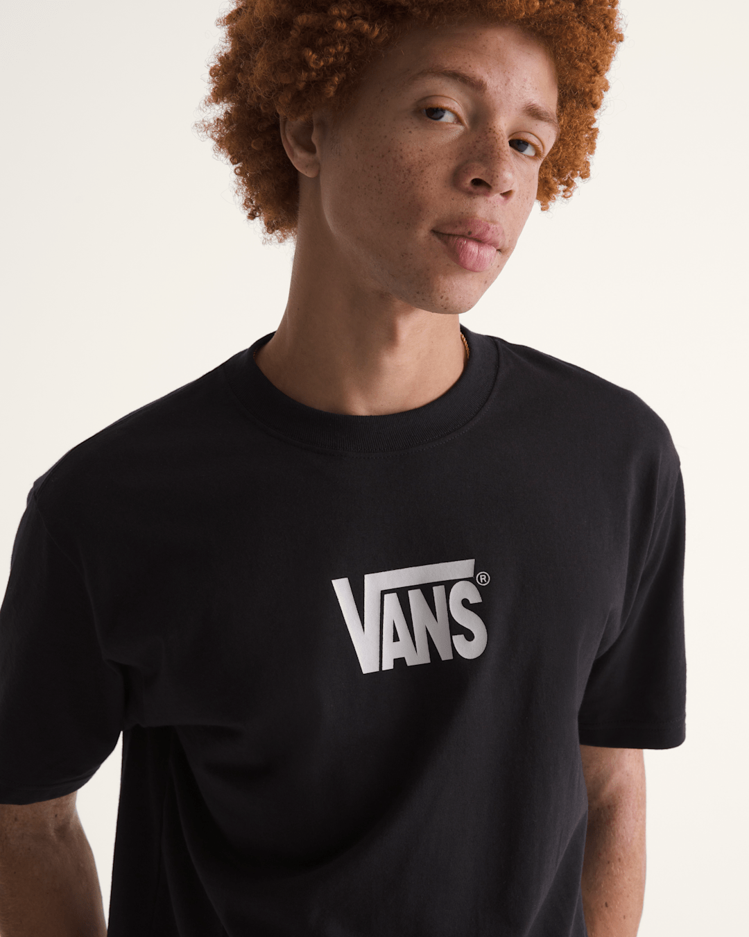 Stretch Logo T-Shirt in Black / White | Vans online