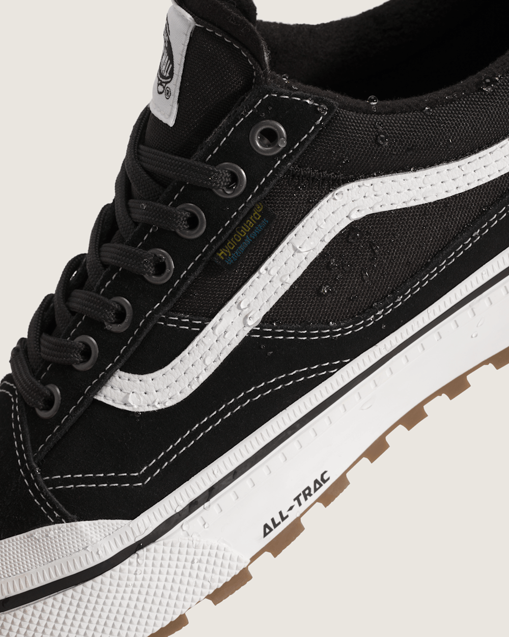 Old Skool Waterproof Insulated Shoe in Black / White | Vans discount
