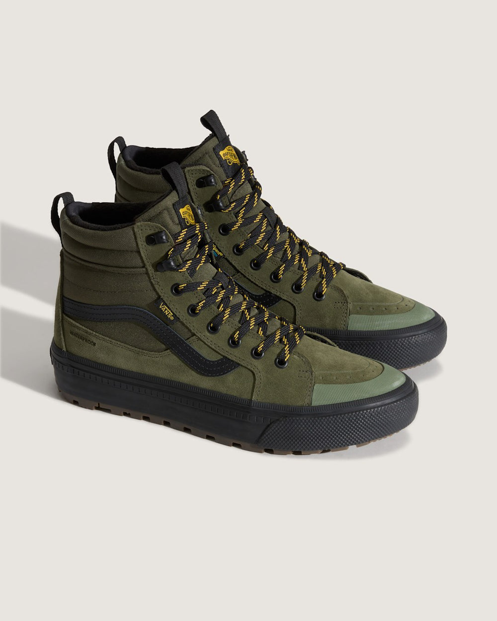 Sk8-Hi Waterproof Insulated Shoe in Green / Black | Vans on sale