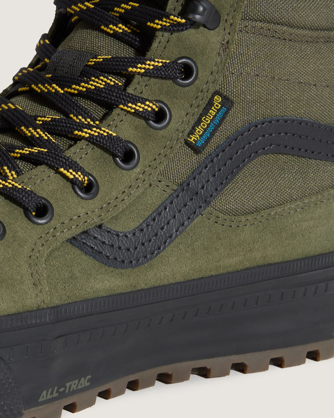 Sk8-Hi Waterproof Insulated Shoe in Green / Black | Vans on sale