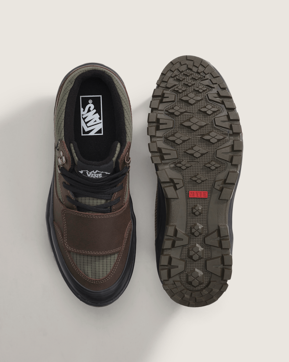 Mountain Mid GORE-TEX Insulated Shoe in Dark Green / Dark Brown | Vans sale