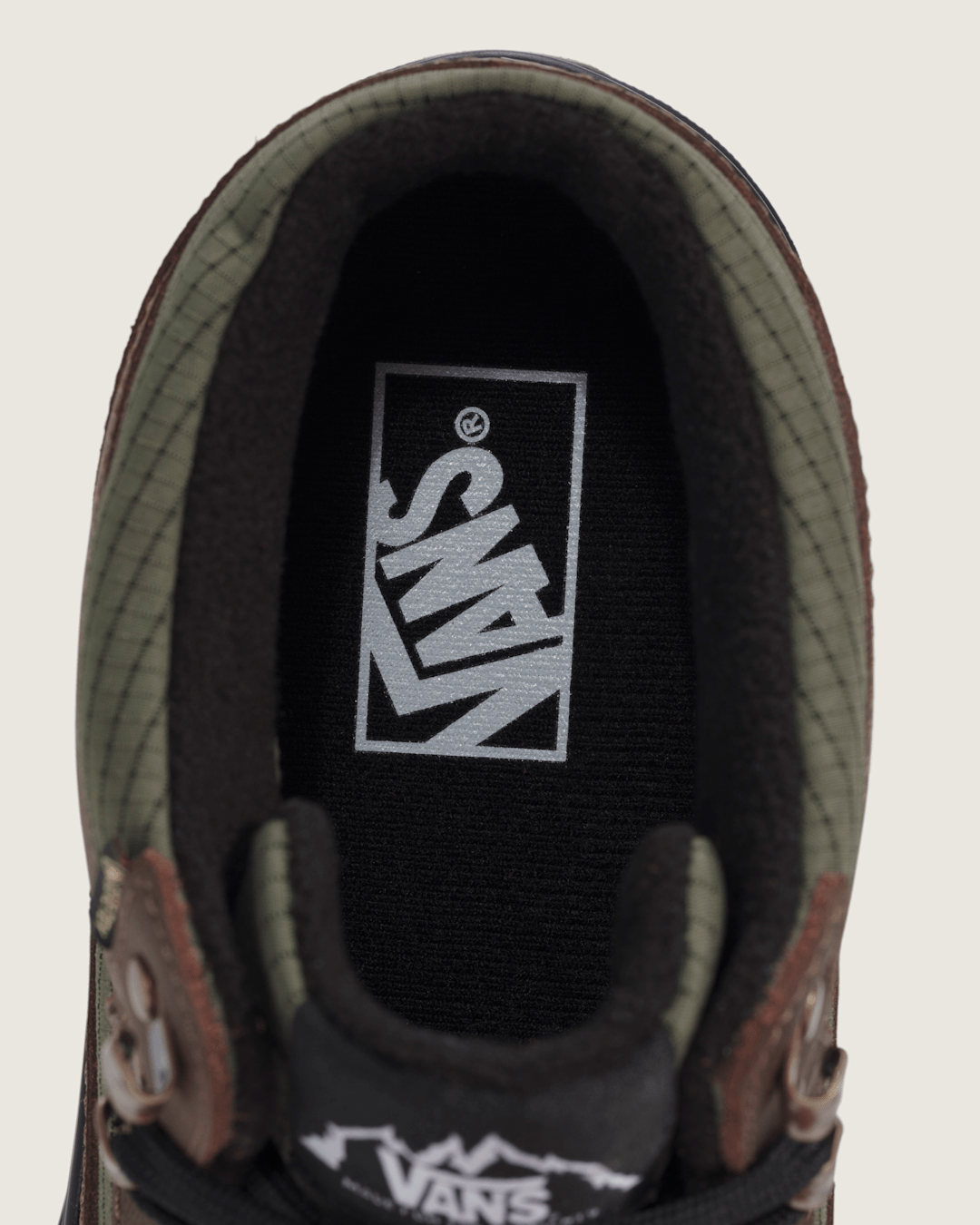 Mountain Mid GORE-TEX Insulated Shoe in Dark Green / Dark Brown | Vans sale