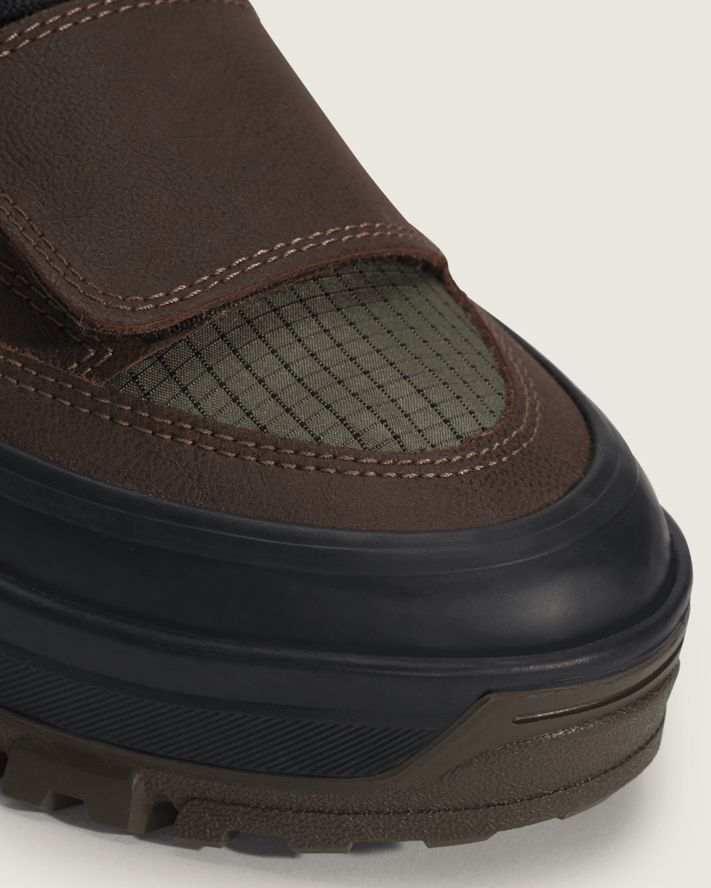 Mountain Mid GORE-TEX Insulated Shoe in Dark Green / Dark Brown | Vans sale