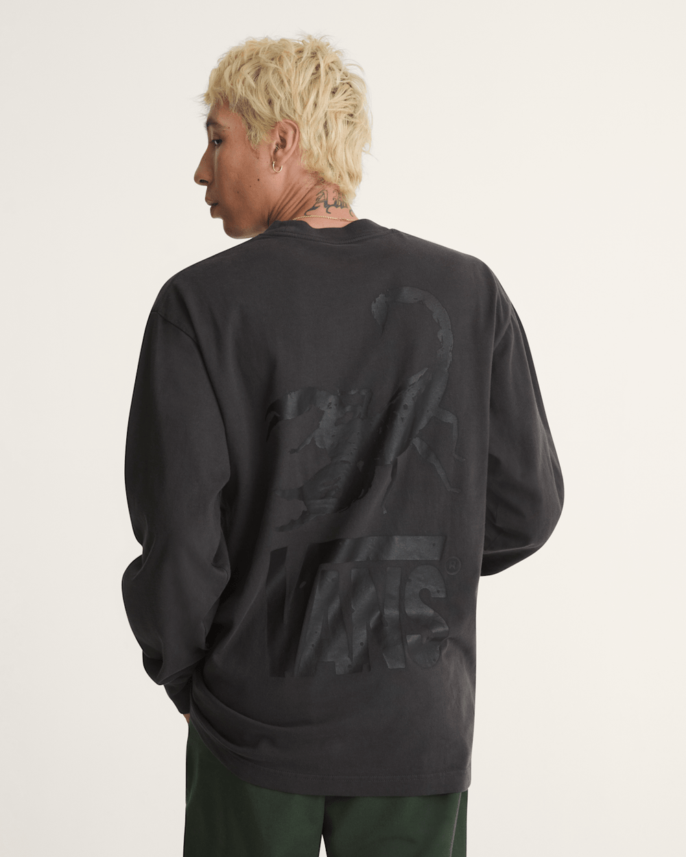 Scorpio Long Sleeve T-Shirt in Black | Vans online