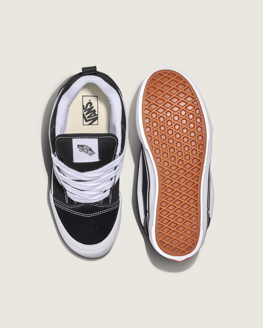 Big Kids Knu Skool Shoe in Black / True White | Vans outlet