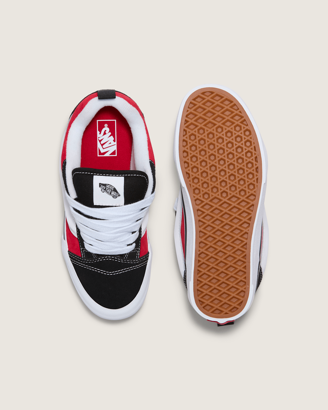 Big Kids Knu Skool Shoe in Black / Racing Red | Vans online