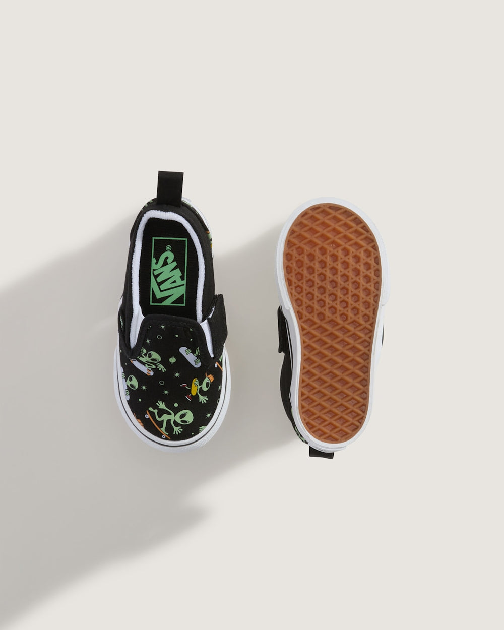 Toddler Classic Slip-On V Shoe in Black / Green | Vans online
