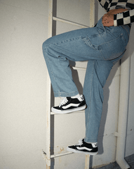 Knu Mid Shoe in Black / True White | Vans sale