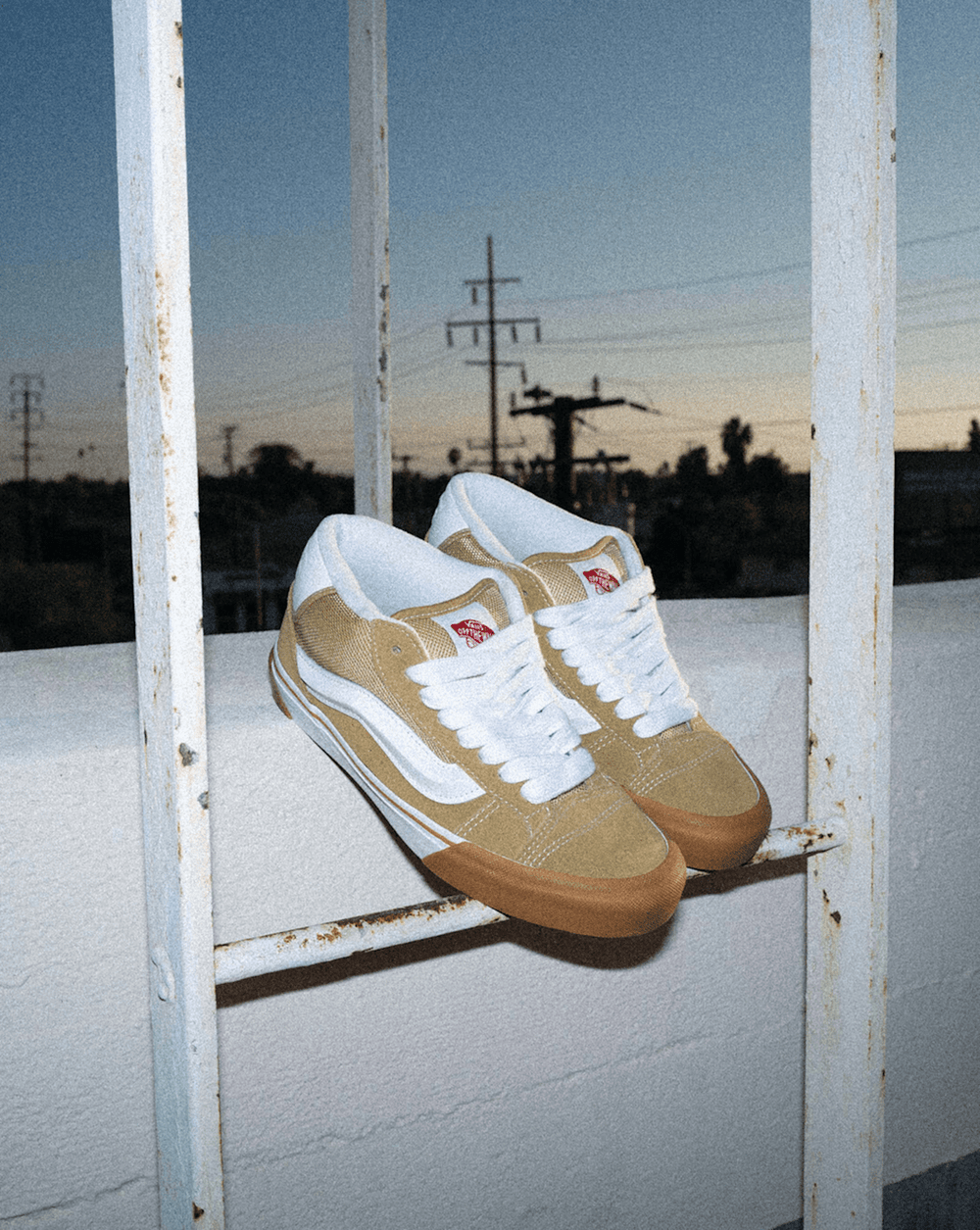 Knu Mid Shoe in Khaki Brown / Gum | Vans online